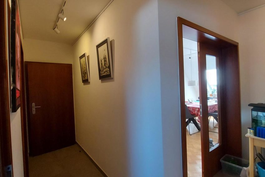 L-3327 CRAUTHEM 10 RUE DE HELLANGE HALL D'ENTREE 2